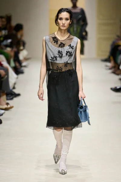 Look 49